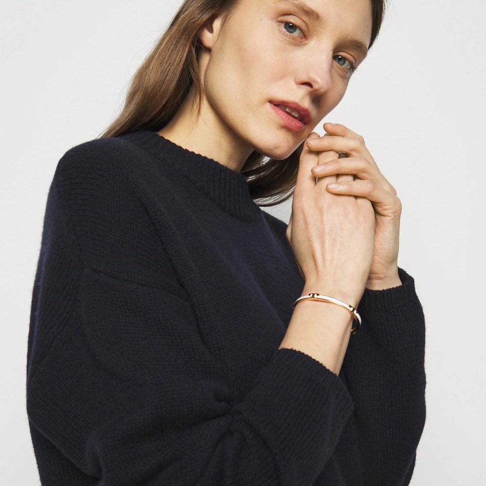 TORY BURCH • White Serif T Enameled Stackable Bracelet - Picture 4 of 5